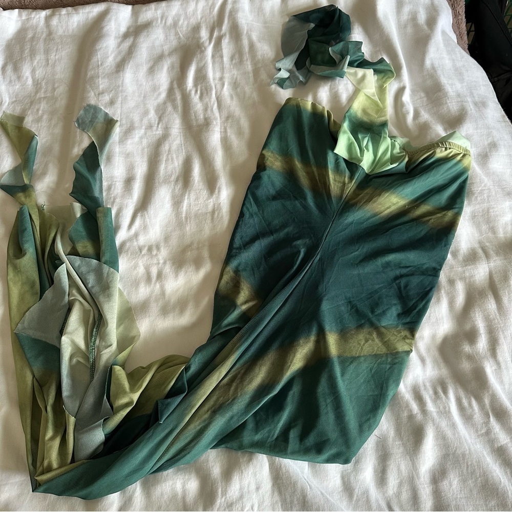 Green Dress - Picture 2 of 9